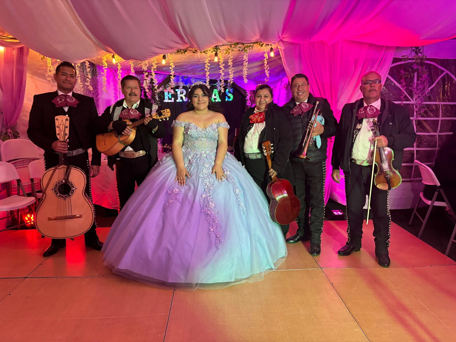 Mariachi Alma Viva en una quinceanera